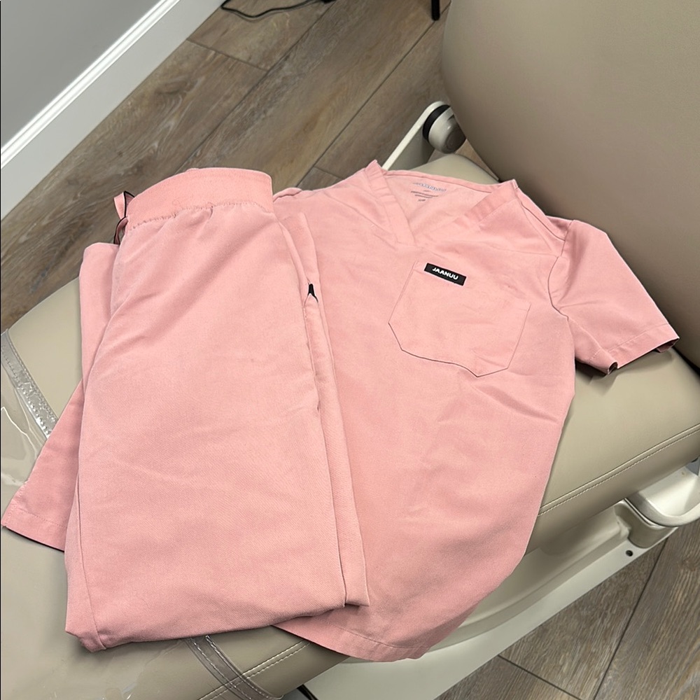 JAANU like new Pink Scrub Set